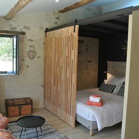Bed and Breakfast Les Epis Du Vent Adilly Esterno foto
