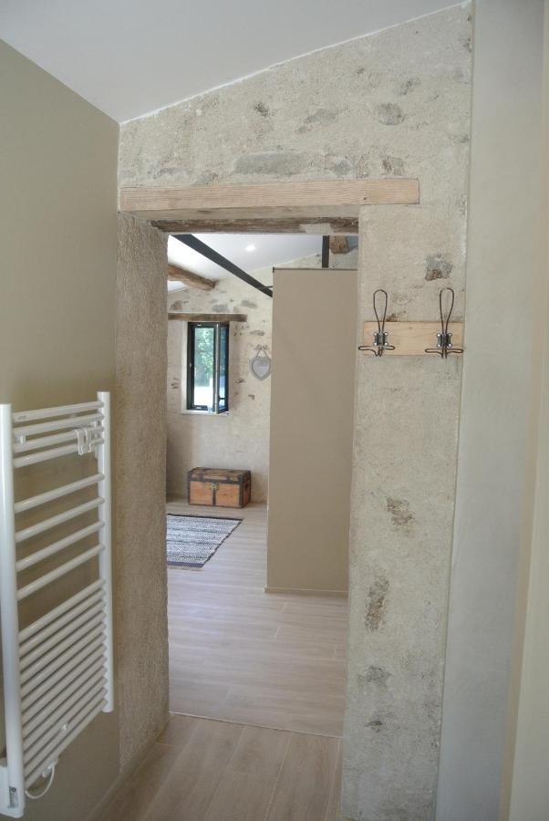 Bed and Breakfast Les Epis Du Vent Adilly Esterno foto