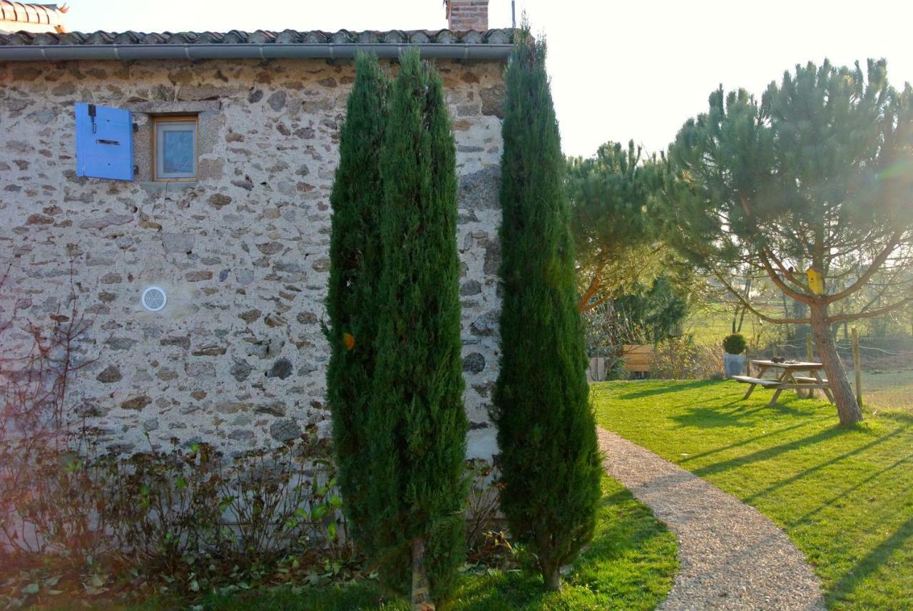 Bed and Breakfast Les Epis Du Vent Adilly Esterno foto