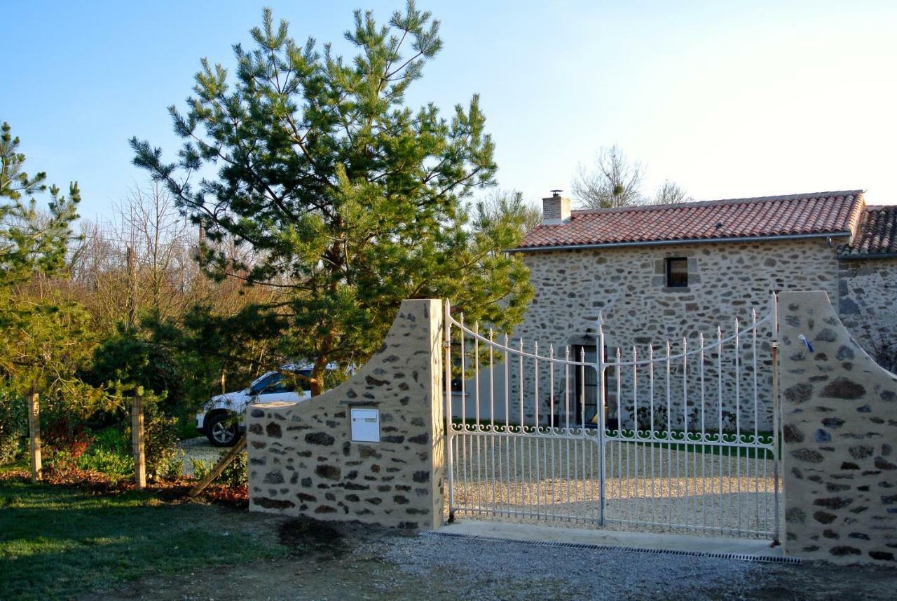 Bed and Breakfast Les Epis Du Vent Adilly Esterno foto