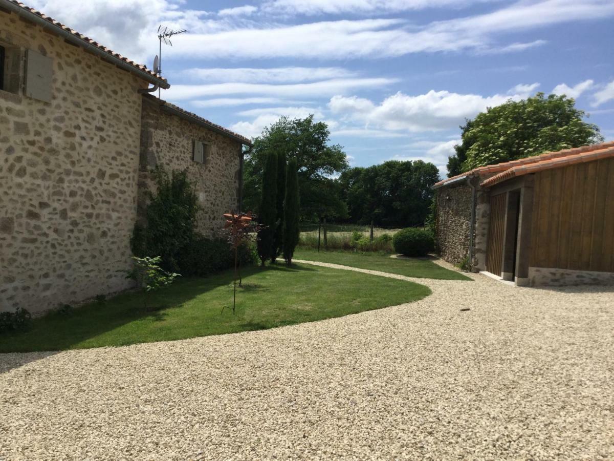 Bed and Breakfast Les Epis Du Vent Adilly Esterno foto