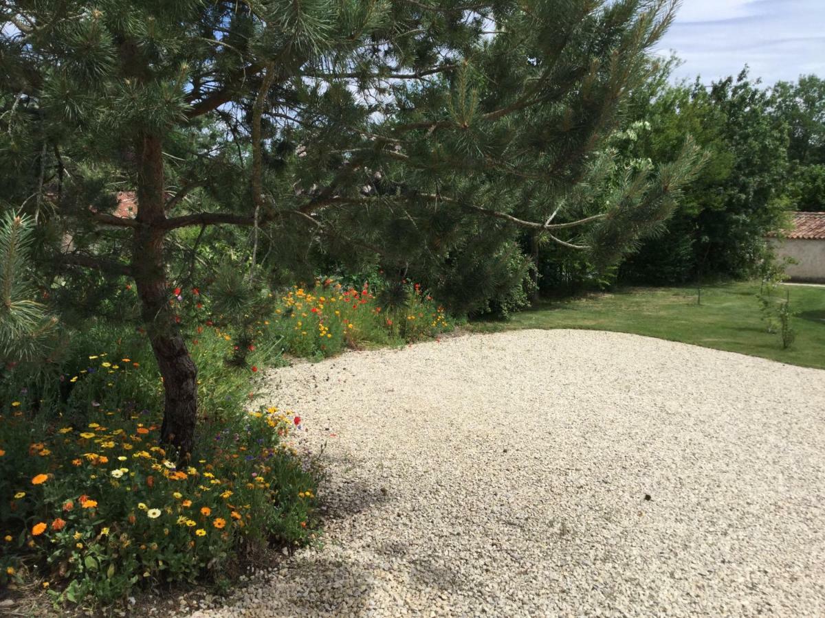 Bed and Breakfast Les Epis Du Vent Adilly Esterno foto